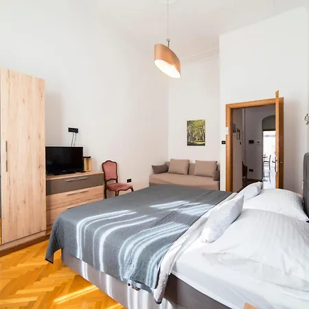 Golden Star Appartement Zagreb Buitenkant foto