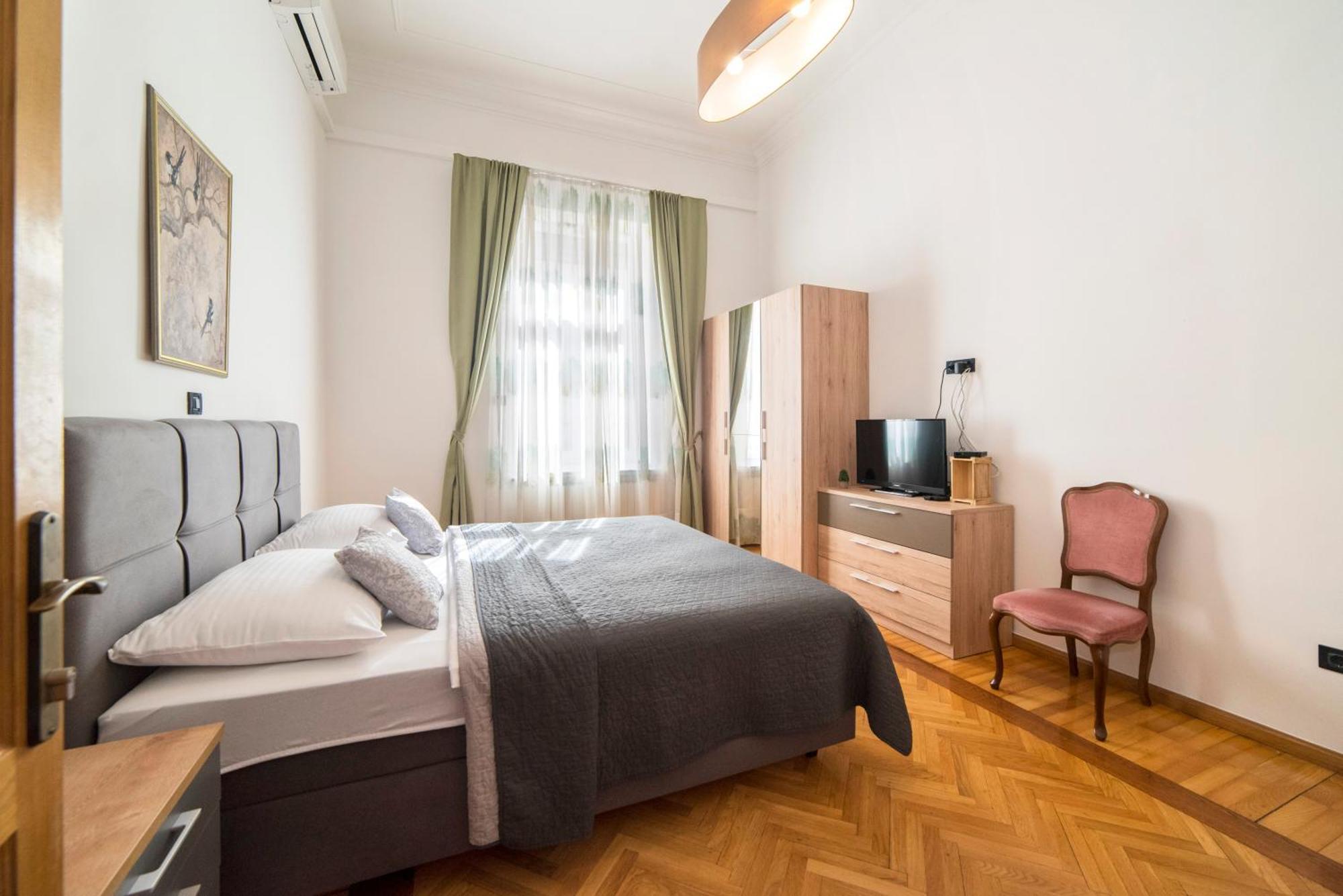Golden Star Apartment
