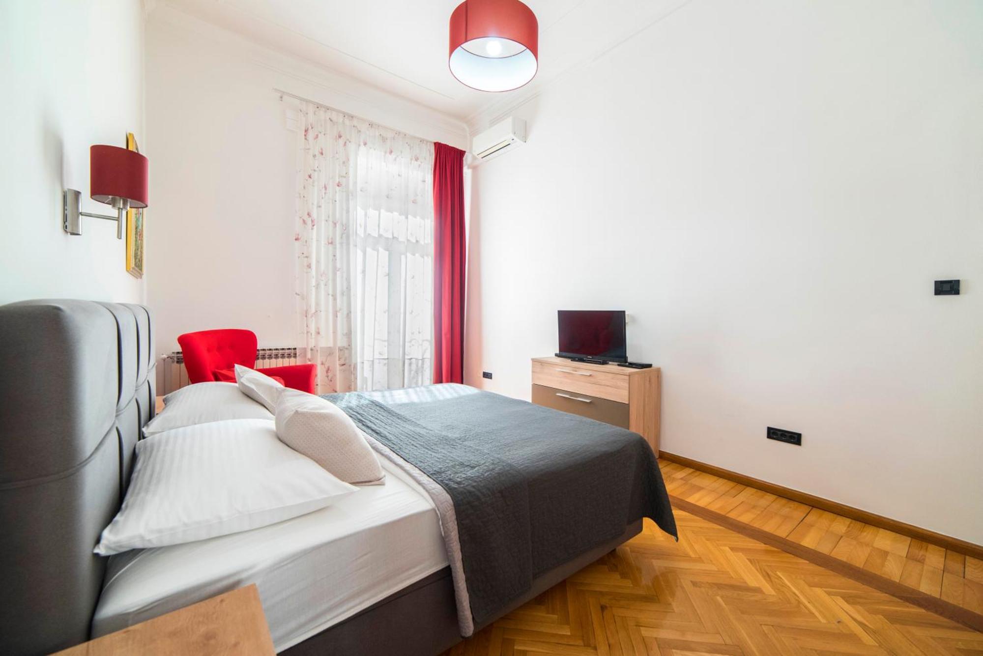 Golden Star Apartment