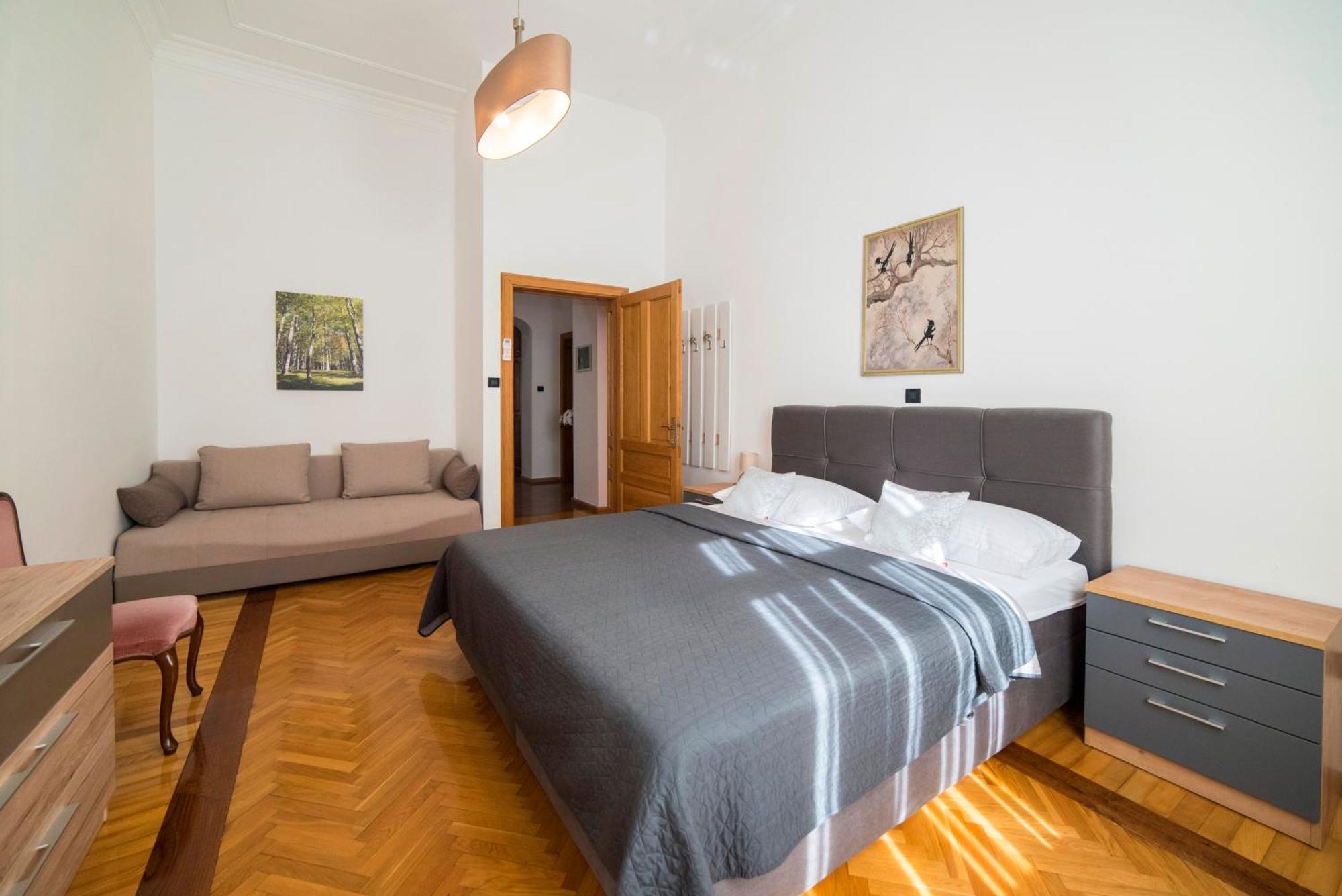 Golden Star Apartment