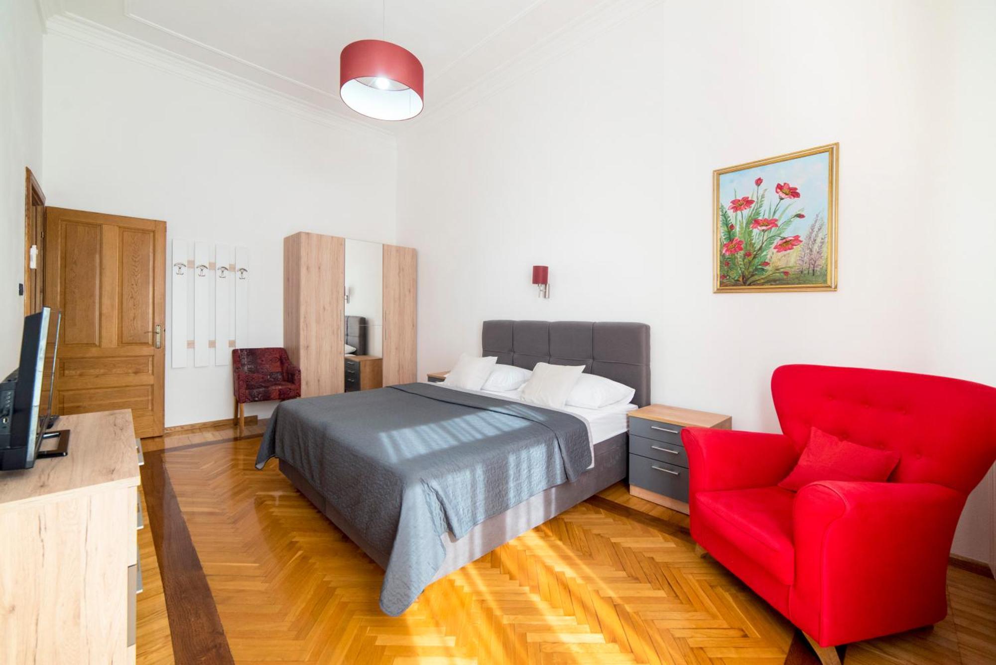 Golden Star Apartment *